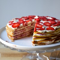 strawberry graham icebox cake